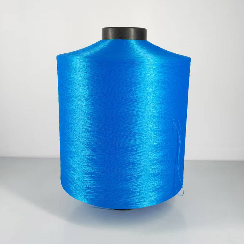 Filato blu in poliestere