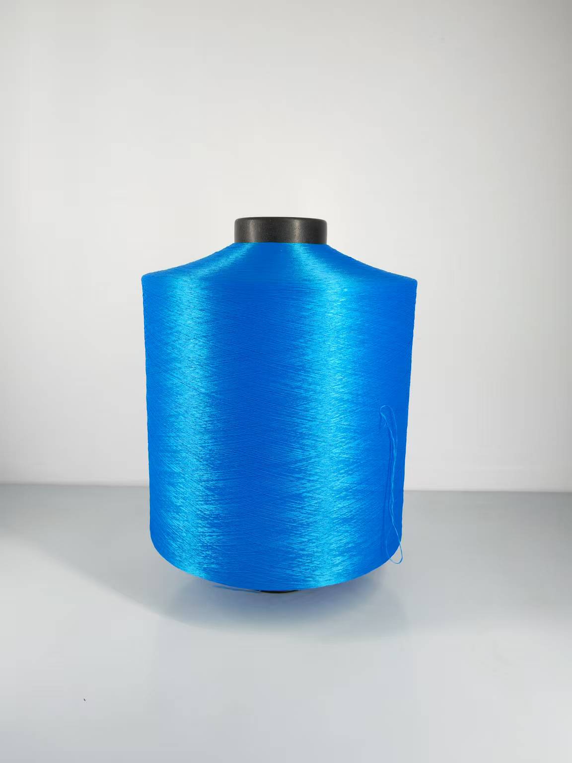 Filato blu in poliestere